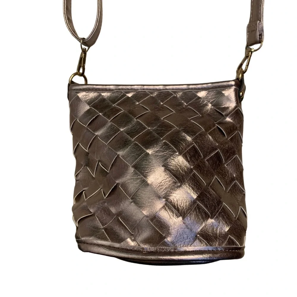 2/$30 Beya Silver Woven Bucket Crossbody Handbag Metallic Gray Quilted